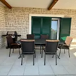 Dovolena Bez Starosti - Murter بيتينا