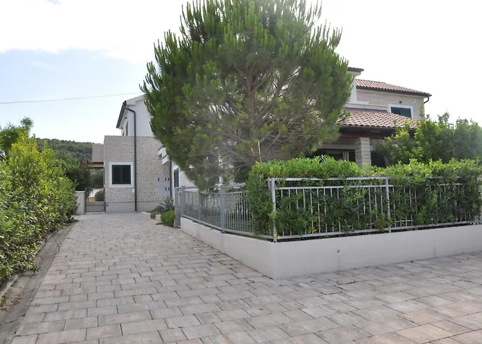 Dovolena Bez Starosti - Murter Бетина